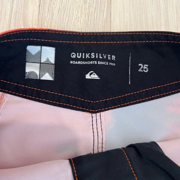 Quicksilver Boardshorts Swim Trunks Men’s Boys Size 25 - Picture 3 of 4